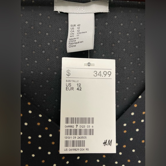 NWT H&M ($34.99 USD) Black Polka Dot Print W/ Ruffled Bell 3/4 Sleeves MiniDress - Picture 3 of 5